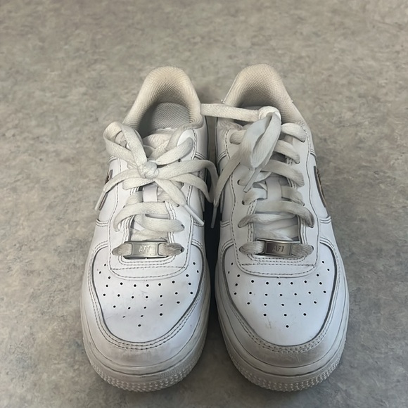 Nike Kids White Air Force 1 with Custom Cheetah Paint Size 3.5Y Same as W 5 - Picture 2 of 6